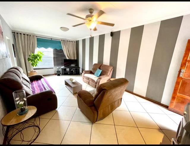 2 BEDROOM TOWNHOUSE FOR SALE IN RANGEVIEW
